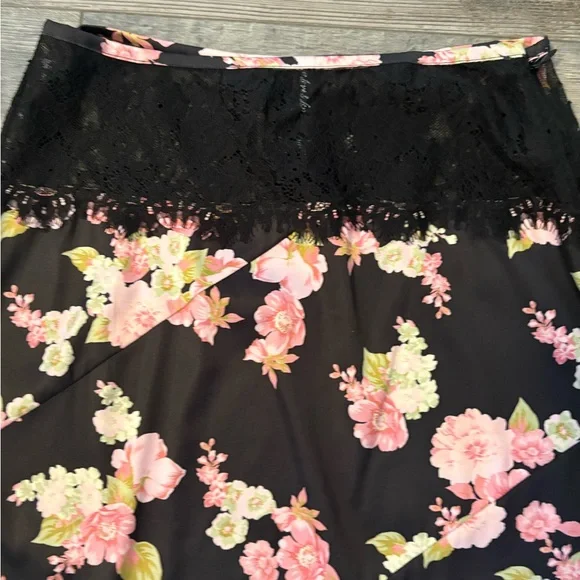 For Love And Lemons Pink Floral Set with Black Lace - Picture 2 of 7